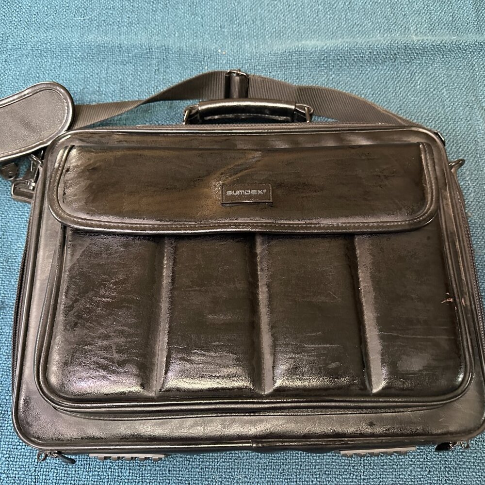 SUMDEX Black Leather Laptop Case
